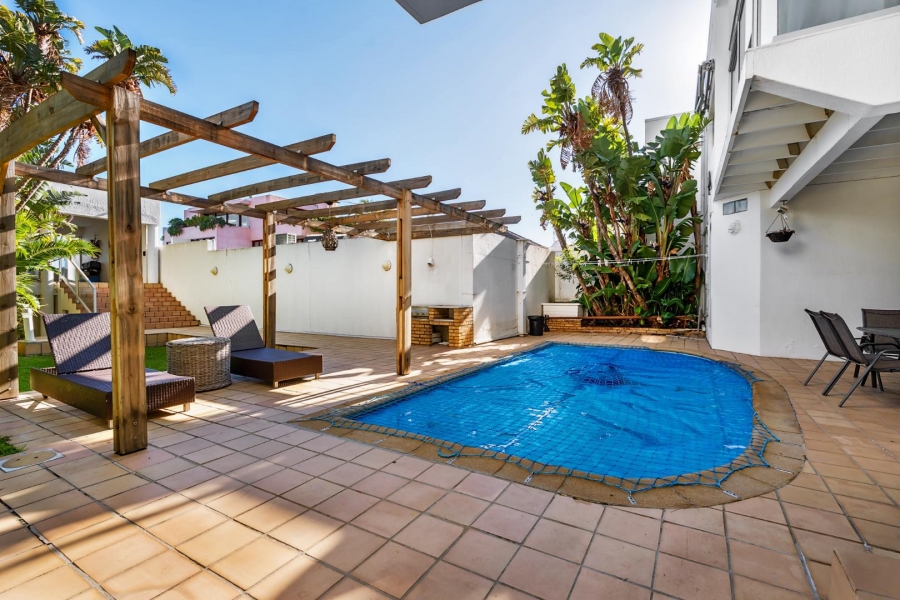 5 Bedroom Property for Sale in Fresnaye Western Cape
